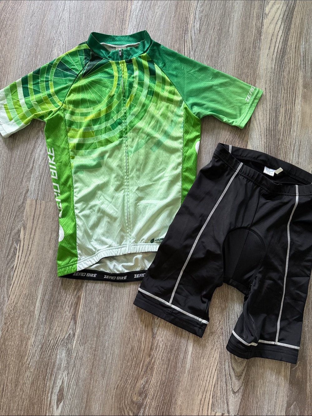 Green Gradient Women’s Cycling Jersey and shorts